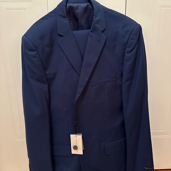 Men’s suit - Picture 4 of 4